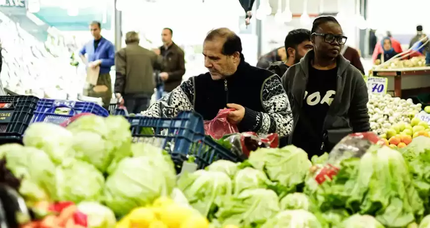 Organic farms avoid toxic inputs, improve soil health, grow clean, sustainable food that supports nature.
